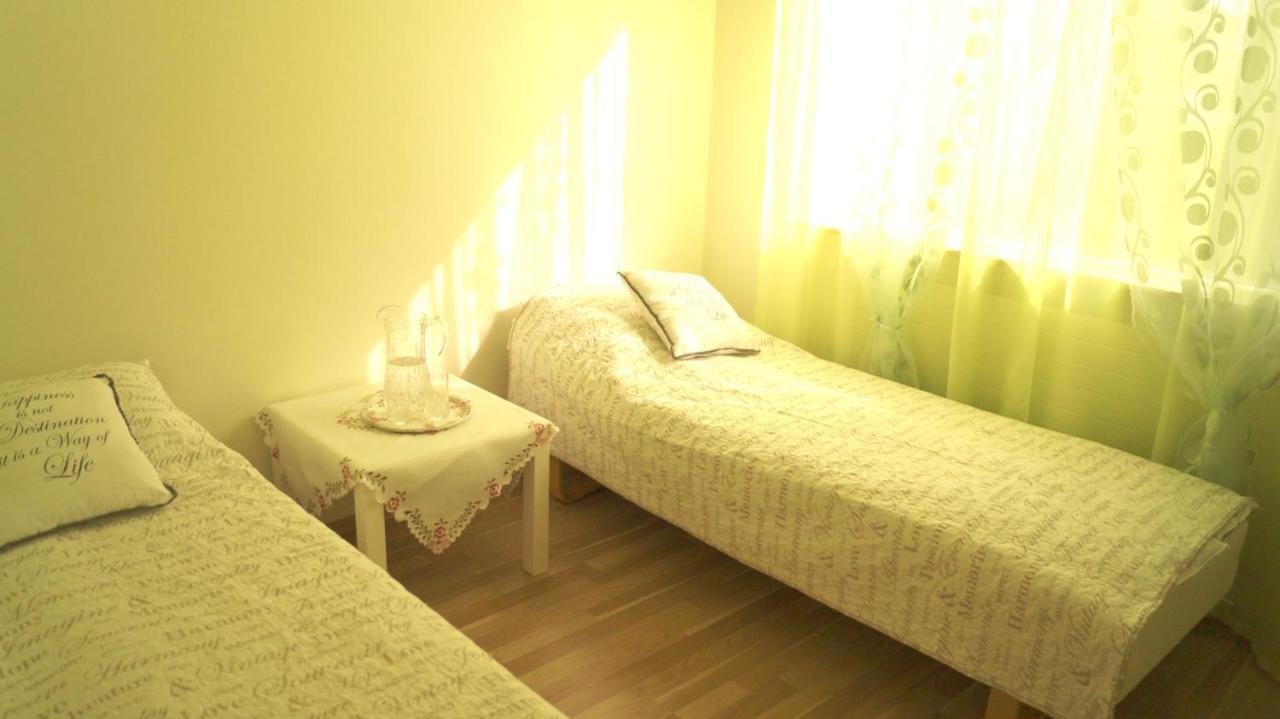 Twin Room With Shared Bathroom Njarthvik Buitenkant foto